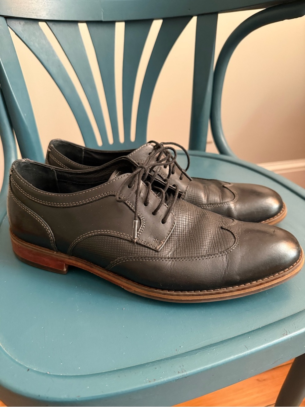 Men's Black Leather Dress Oxfords - Classic Lace-Up-Sz. 9- Mint condition